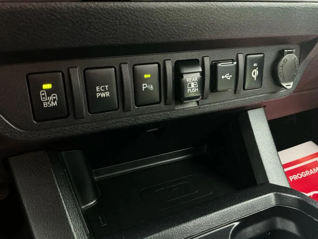 2022 Toyota Tacoma SR - Photo 32