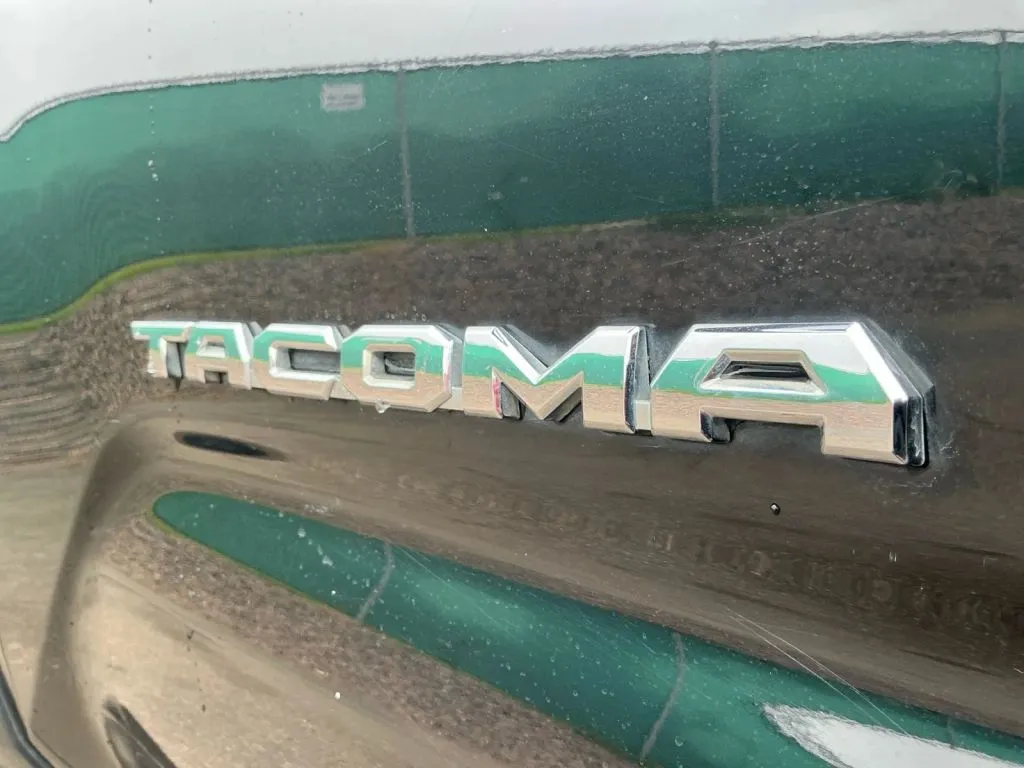 2022 Toyota Tacoma SR - Photo 18