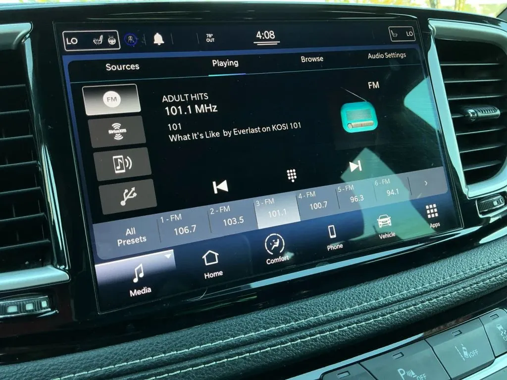 Chrysler Pacifica photo 29