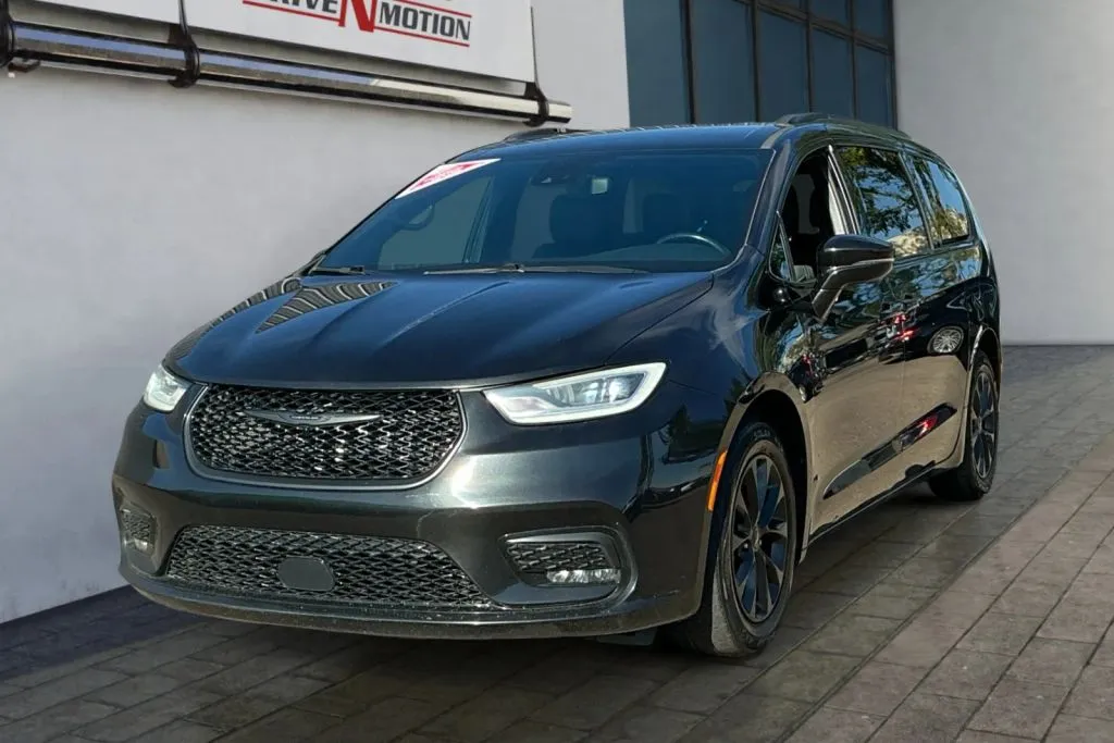 Chrysler Pacifica photo 7