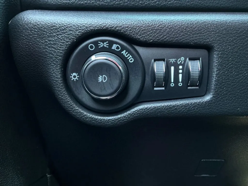 Chrysler Pacifica photo 34