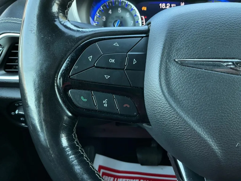 Chrysler Pacifica photo 27