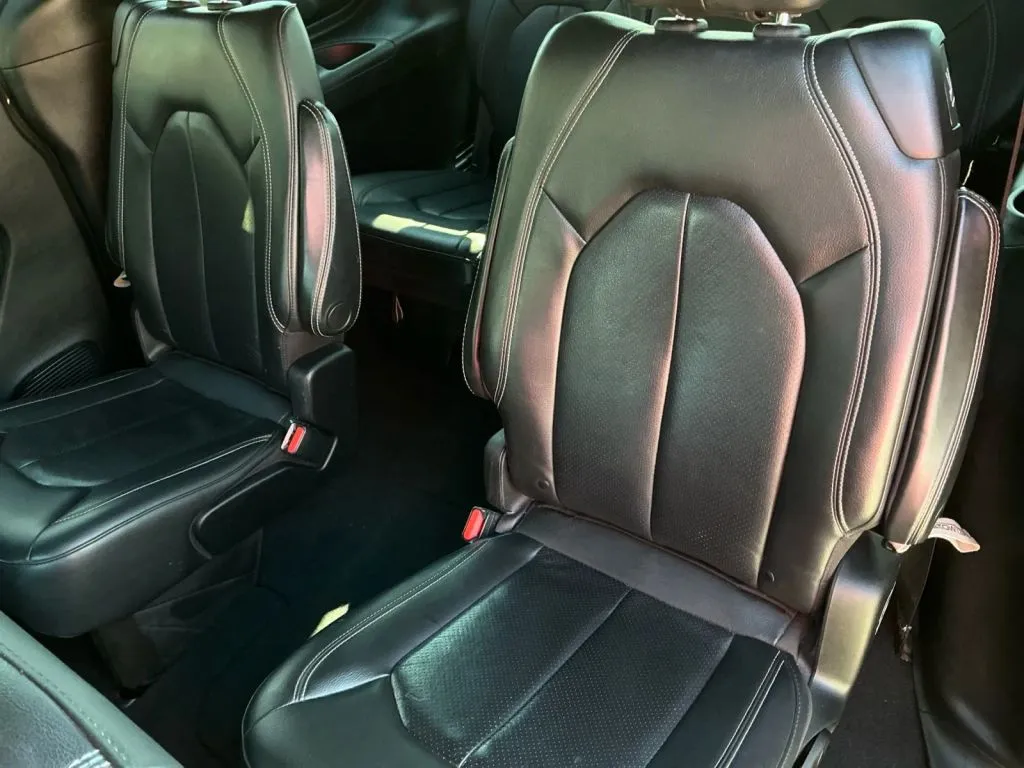Chrysler Pacifica photo 15