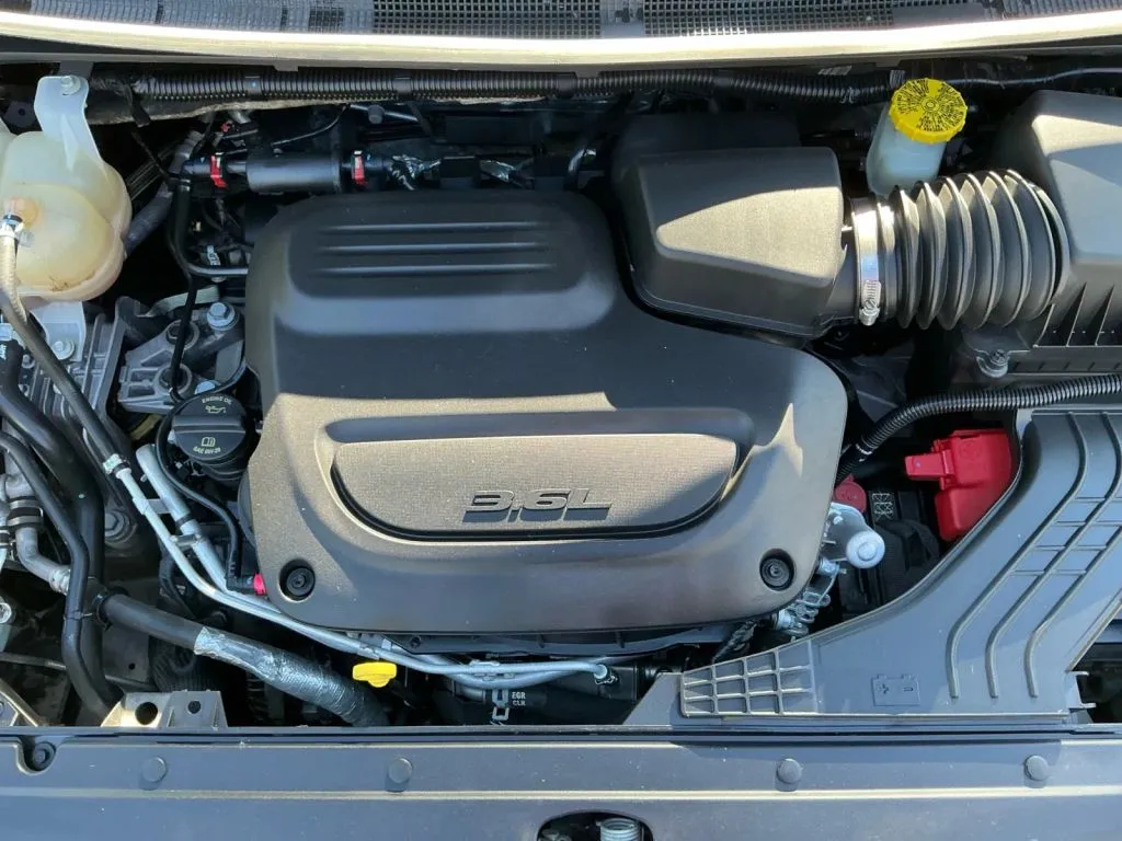 Chrysler Pacifica photo 24