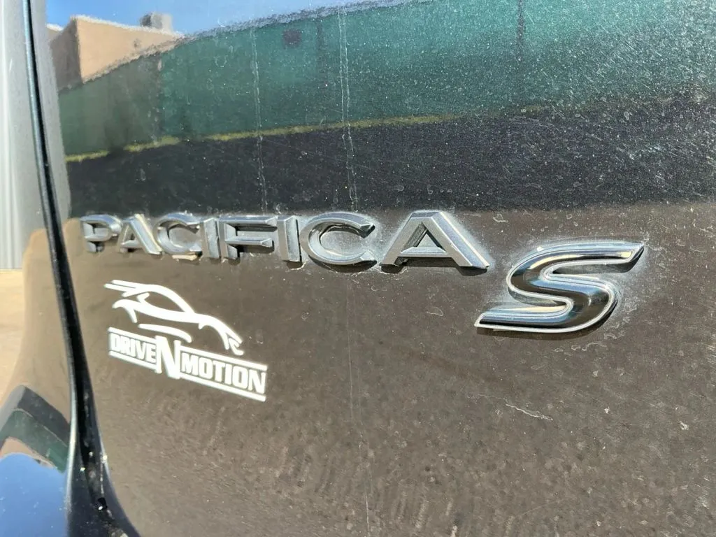 Chrysler Pacifica photo 19