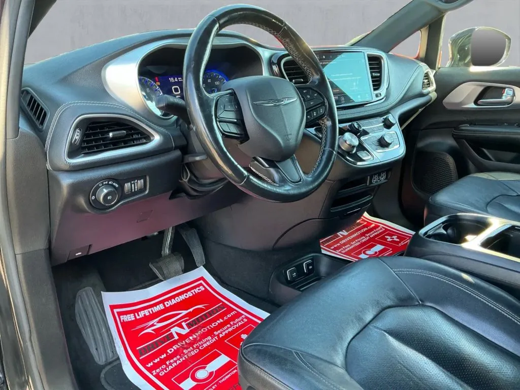 Chrysler Pacifica photo 13