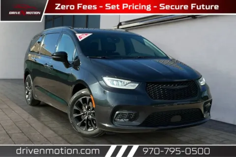 Black 2021 Chrysler Pacifica Touring L Minivan 4D for sale in Greeley, CO