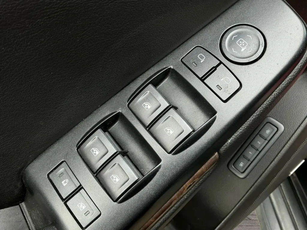 Chevrolet Tahoe photo 11