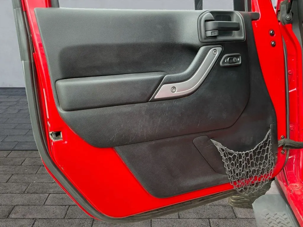 Jeep Wrangler photo 10