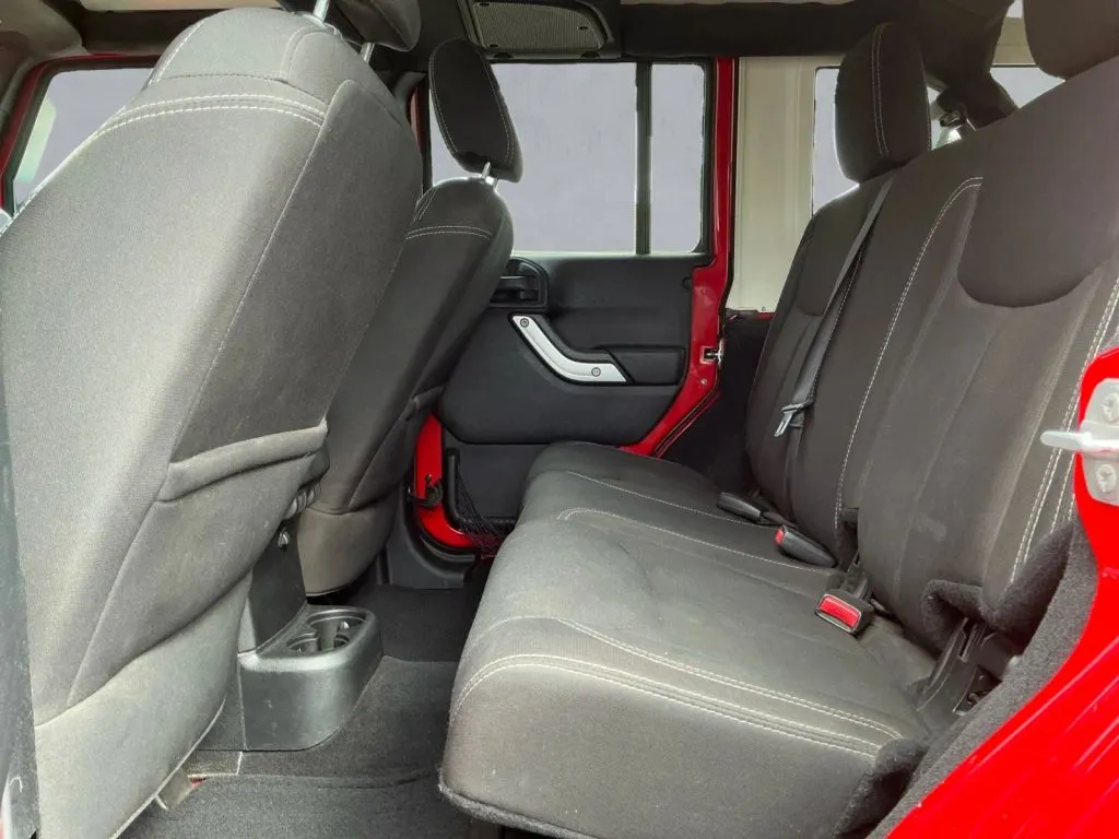 Jeep Wrangler photo 14