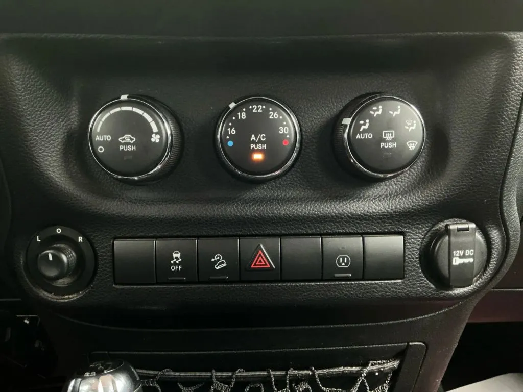 Jeep Wrangler photo 30