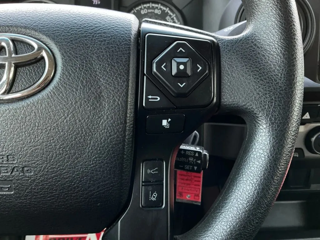 Toyota Tacoma photo 26