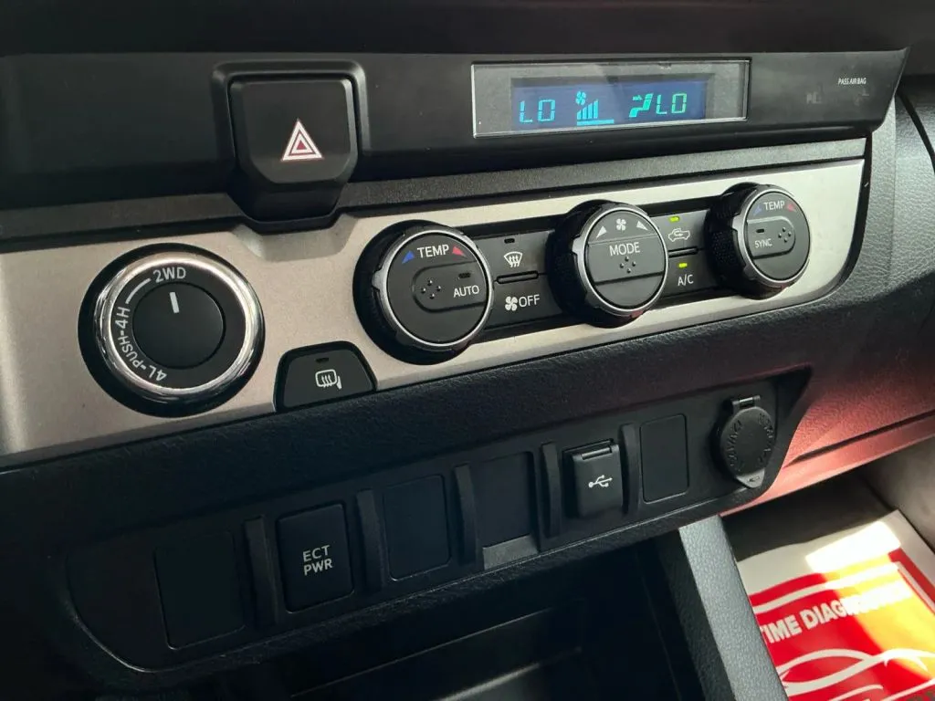 Toyota Tacoma photo 29