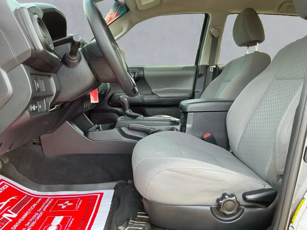 Toyota Tacoma photo 12
