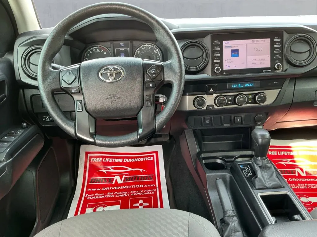 Toyota Tacoma photo 16