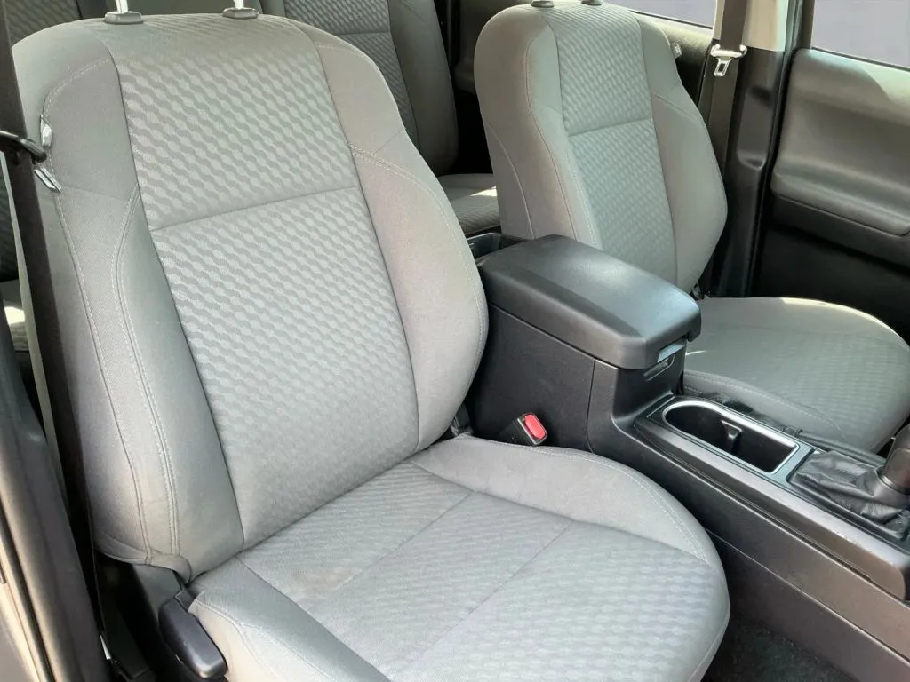 Toyota Tacoma photo 21