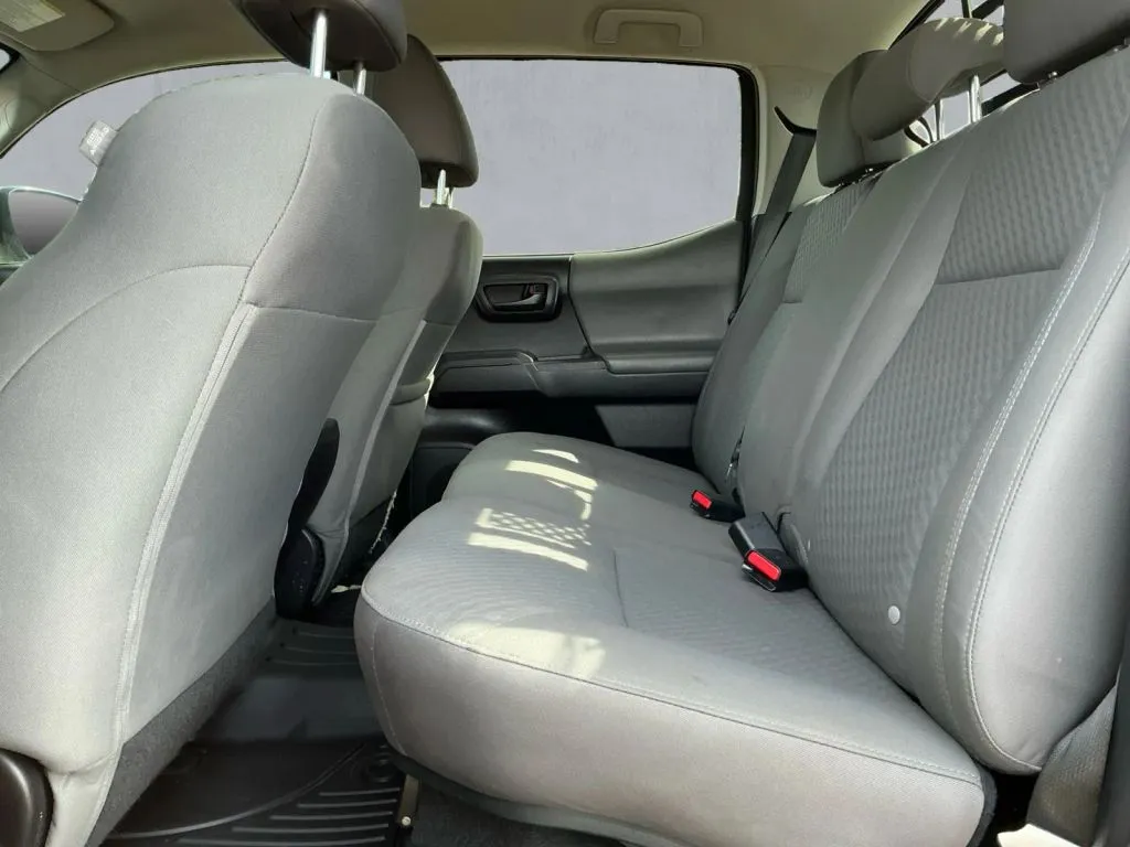 Toyota Tacoma photo 14