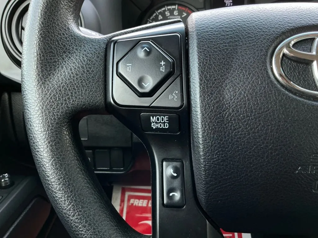 Toyota Tacoma photo 25