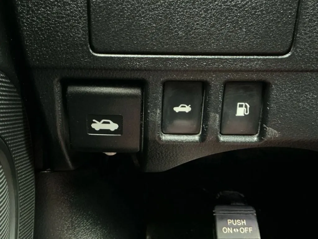 Lexus ES photo 35