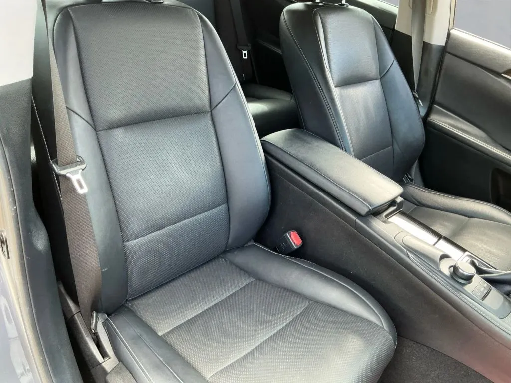 Lexus ES photo 22