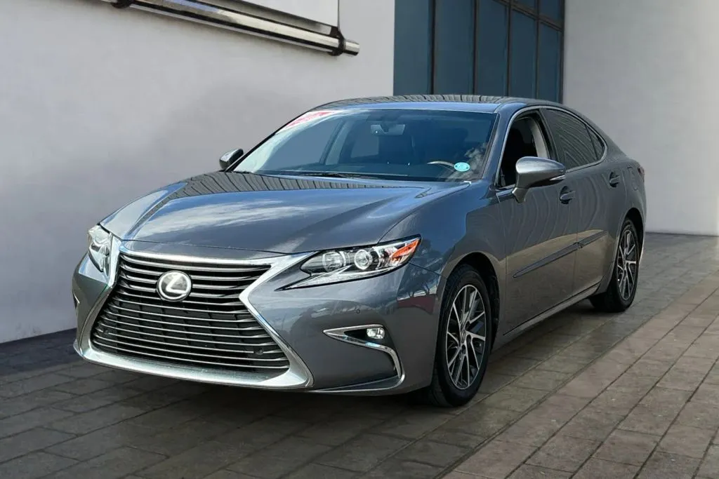 Lexus ES photo 7