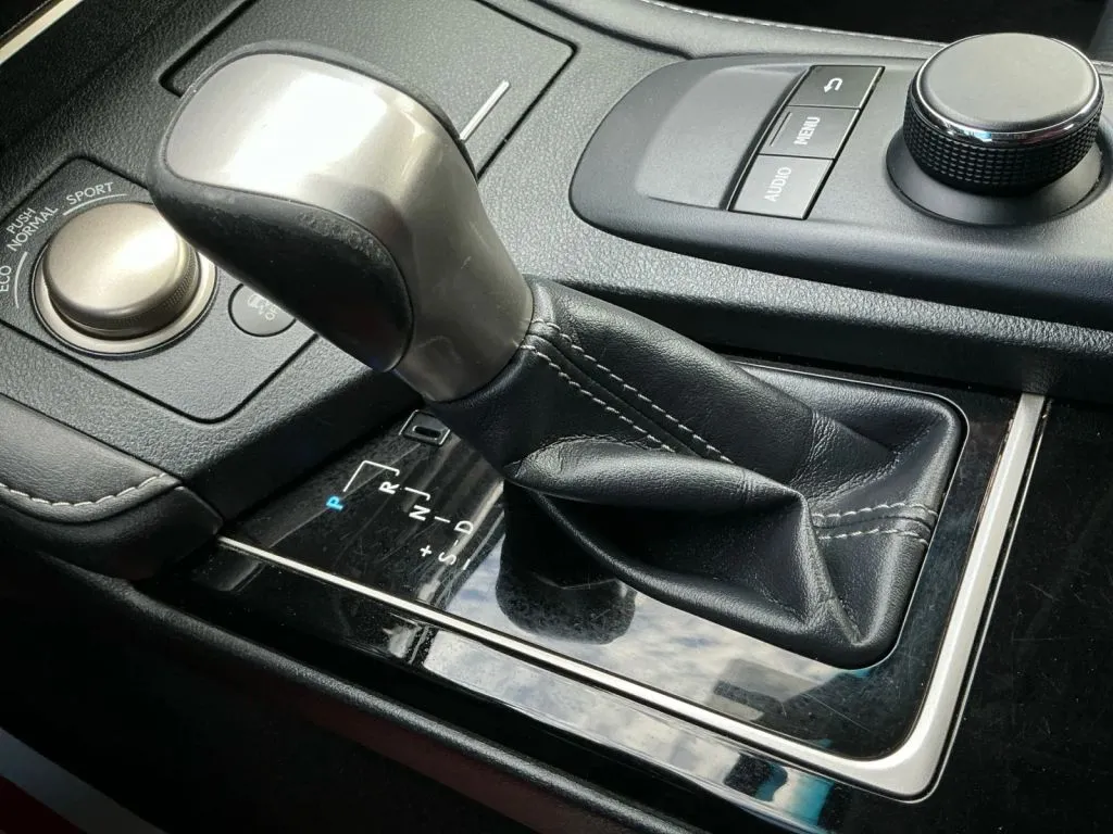 Lexus ES photo 33