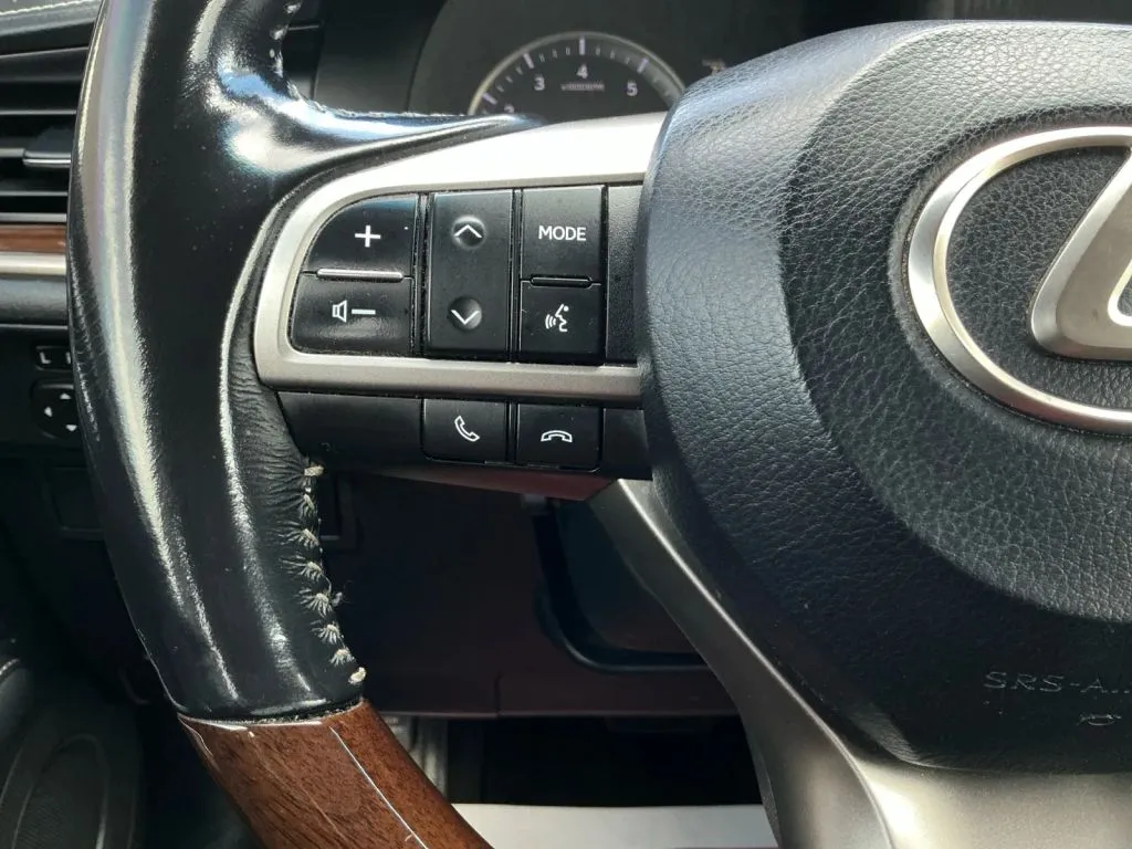 Lexus ES photo 27