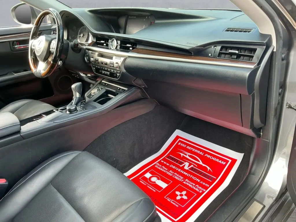 Lexus ES photo 20