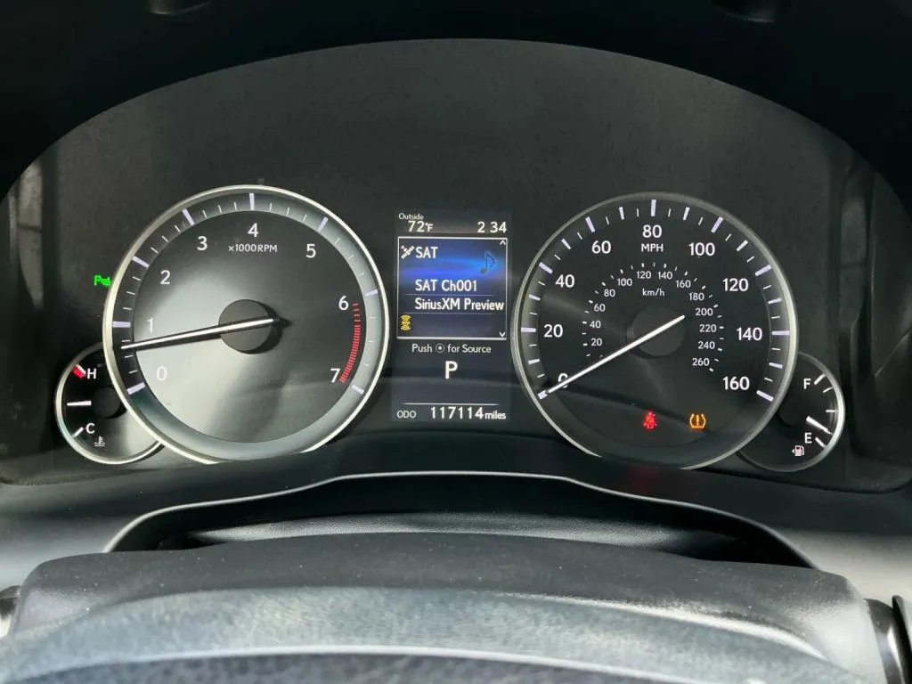 Lexus ES photo 26