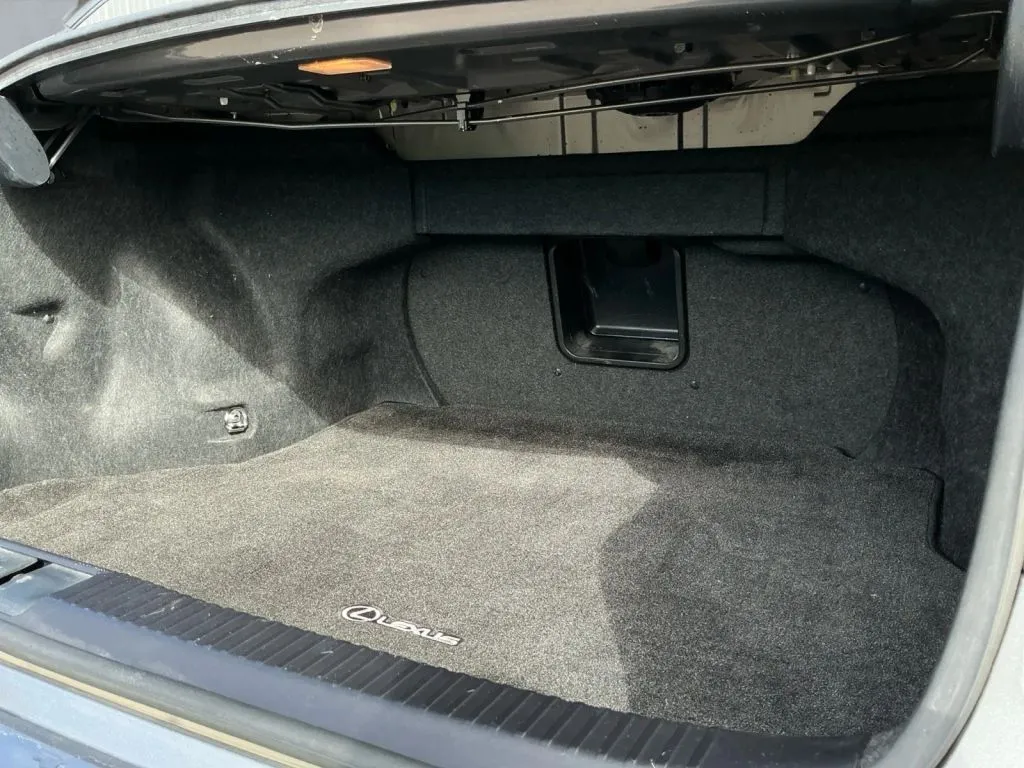Lexus ES photo 19