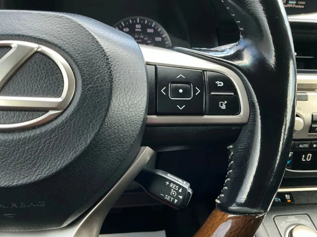 Lexus ES photo 28