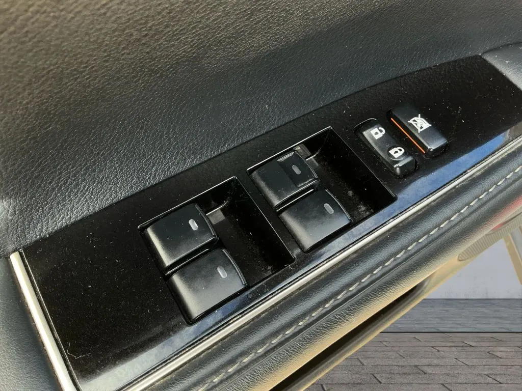 Lexus ES photo 11