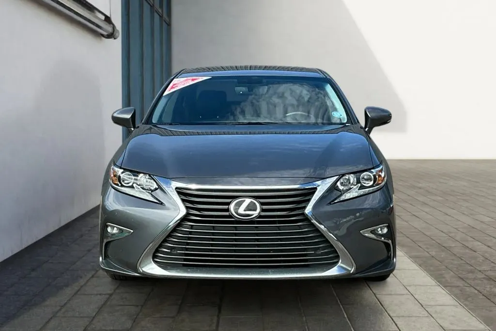 Lexus ES photo 8