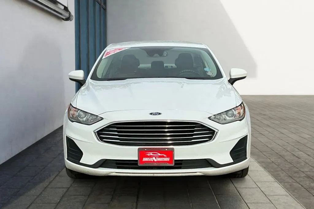 Ford Fusion photo 8