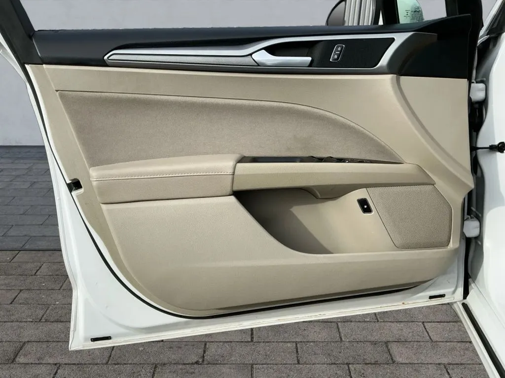 Ford Fusion photo 10
