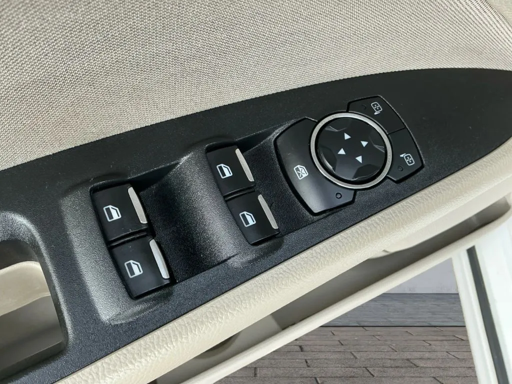 Ford Fusion photo 11