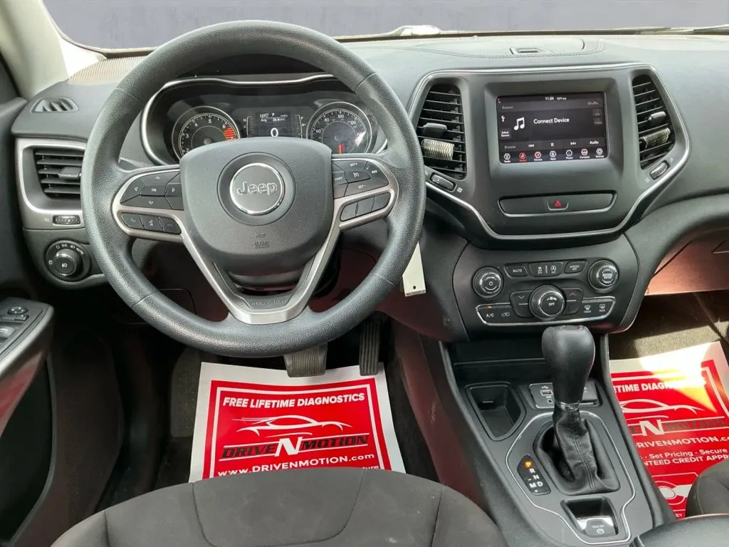 Jeep Cherokee photo 16