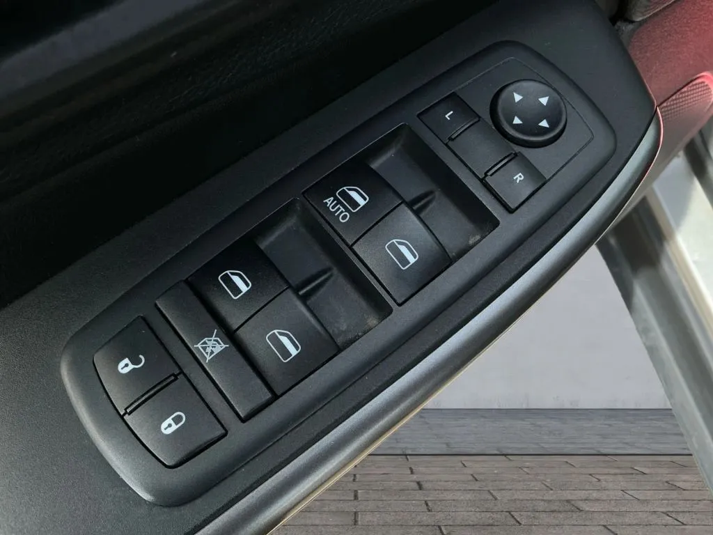 Jeep Cherokee photo 11
