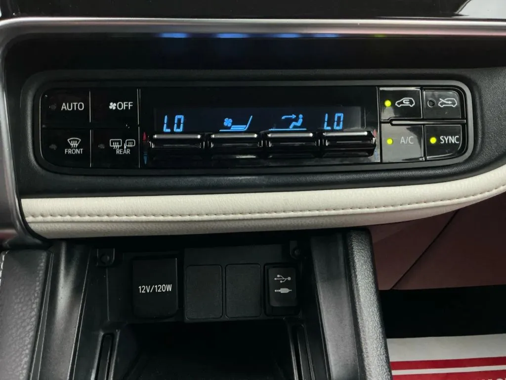 Toyota Corolla iM photo 31
