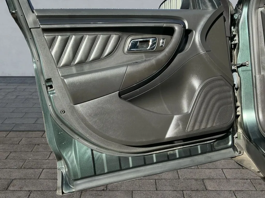 Ford Taurus photo 10