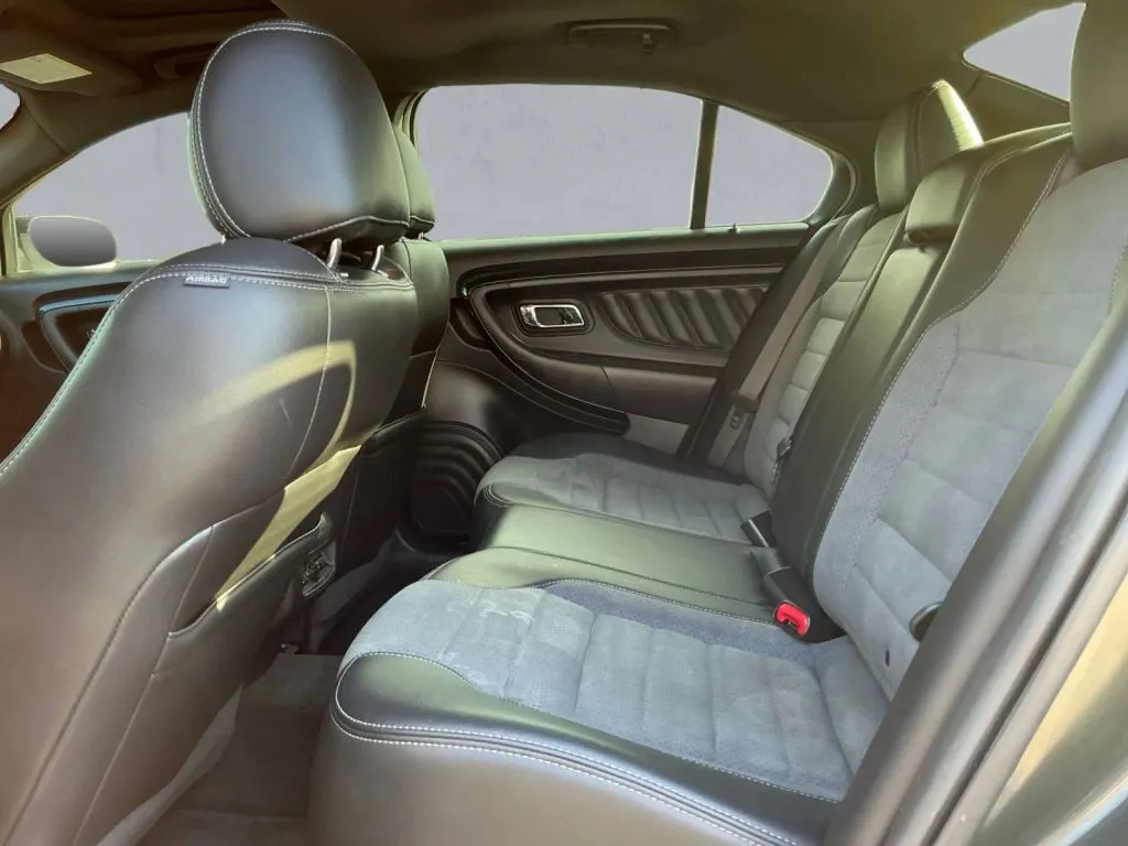 Ford Taurus photo 14