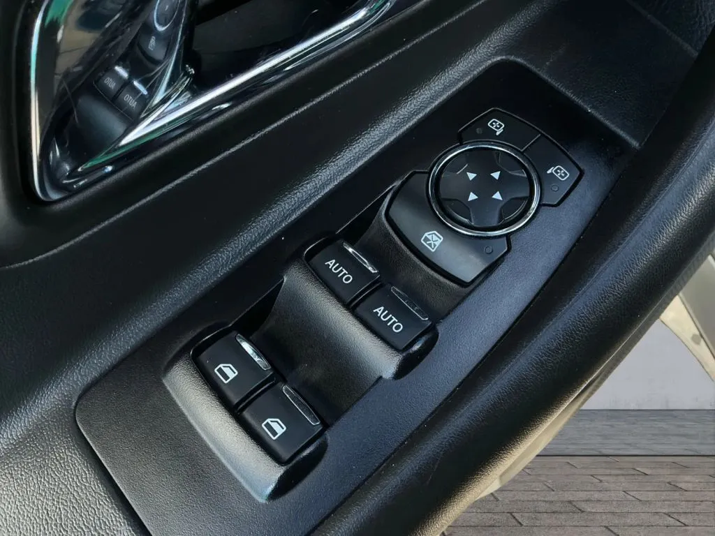 Ford Taurus photo 11
