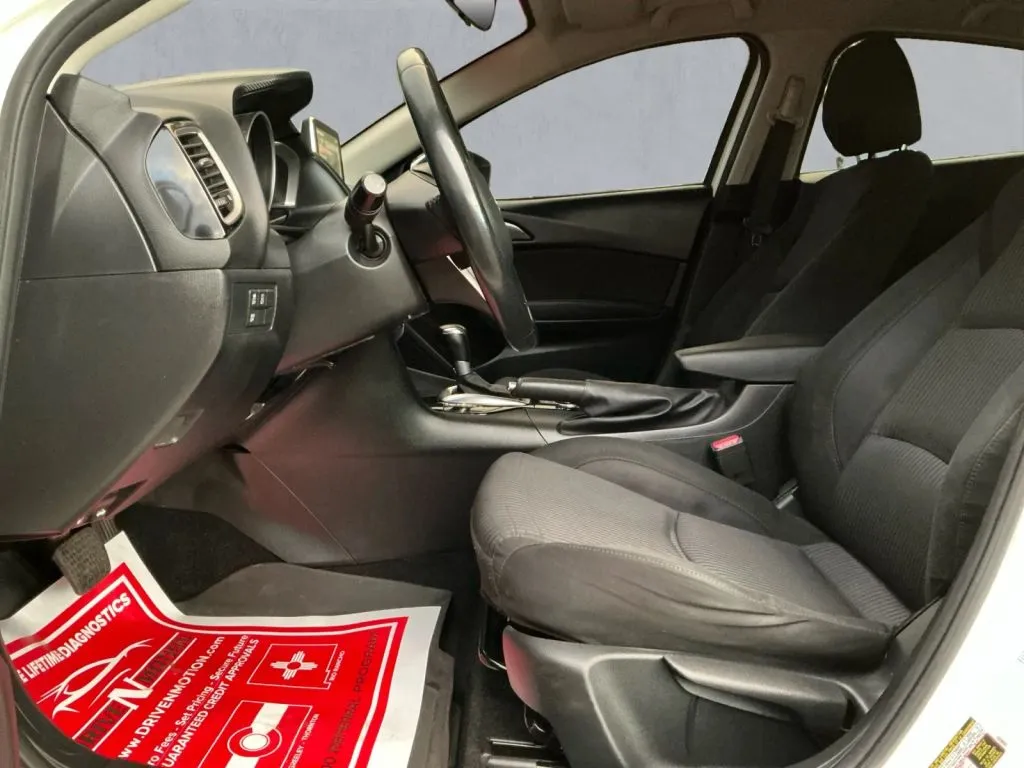 Mazda Mazda3 photo 12