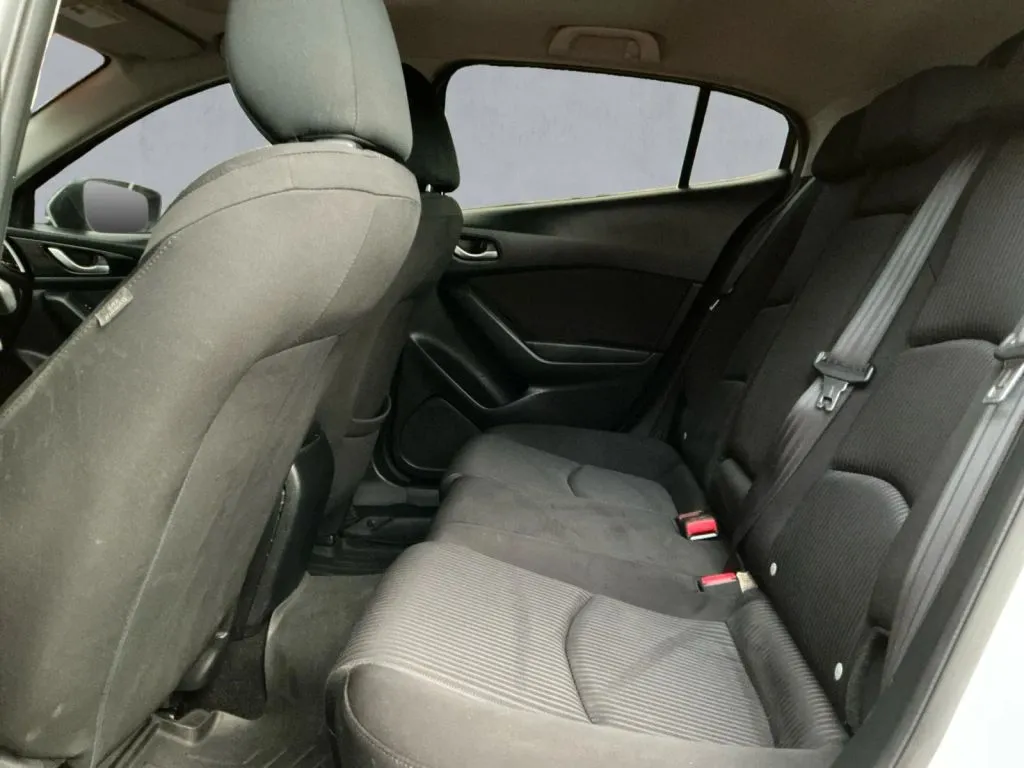 Mazda Mazda3 photo 14