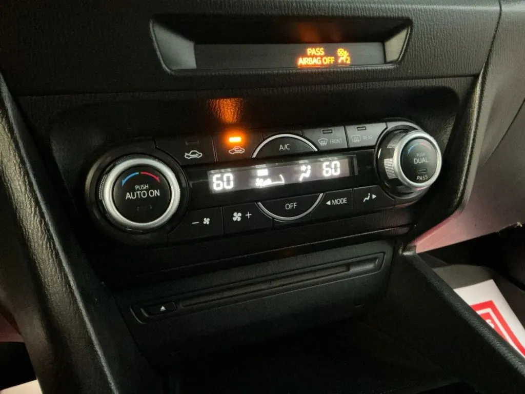 Mazda Mazda3 photo 32