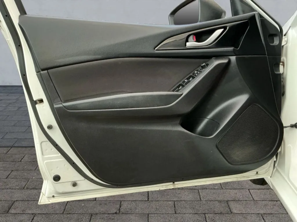 Mazda Mazda3 photo 10