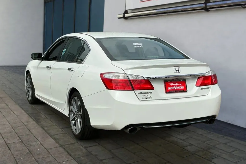 Honda Accord photo 6