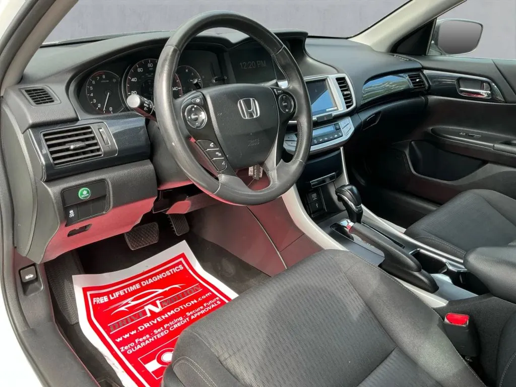 Honda Accord photo 12