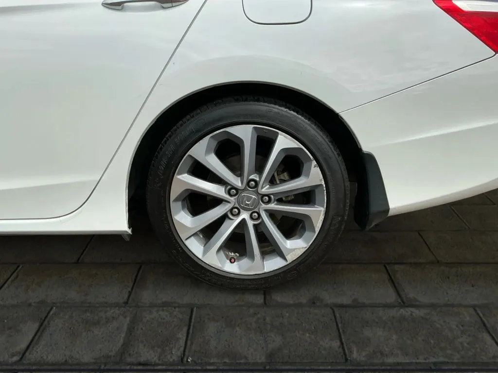 Honda Accord photo 16