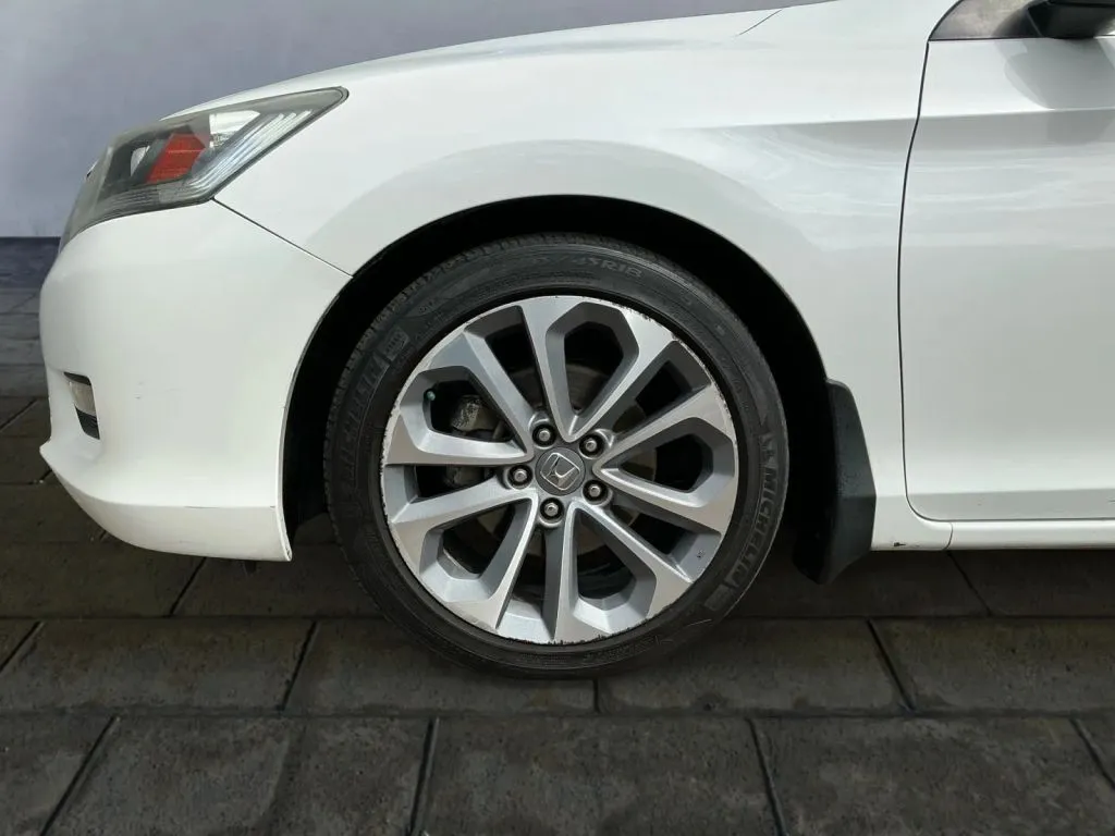 Honda Accord photo 23